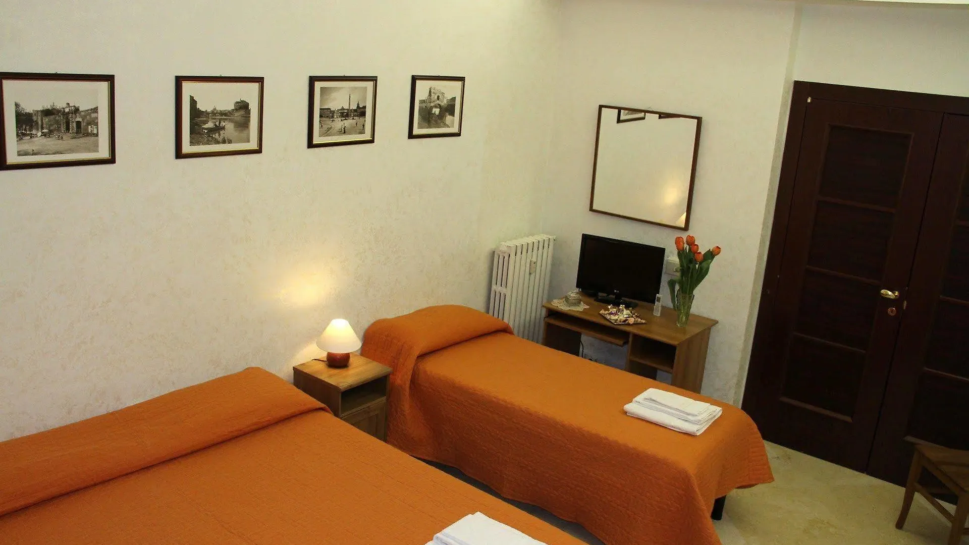 Kosher B&B The Home In 로마