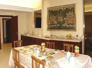 Bed & Breakfast Kosher B&B The Home In Rom