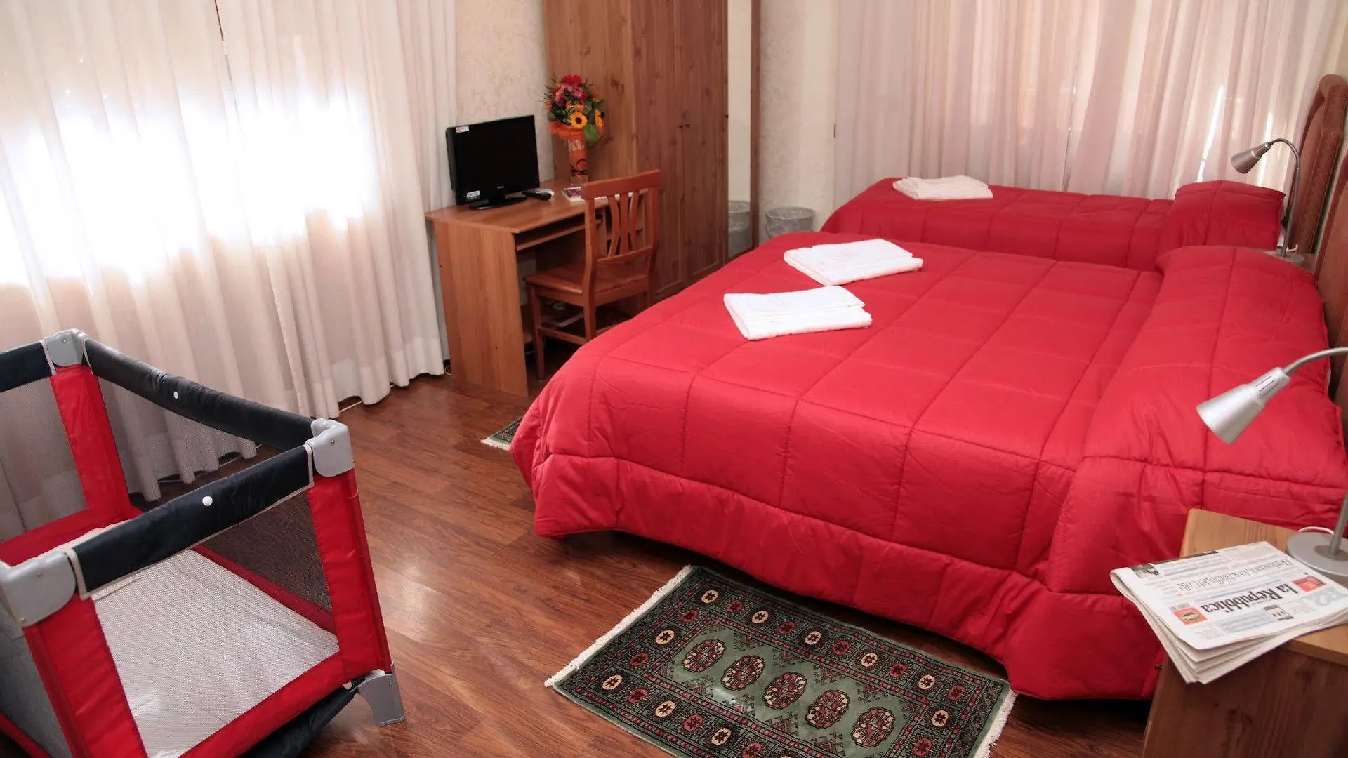 Bed & Breakfast Kosher B&B The Home In Rom